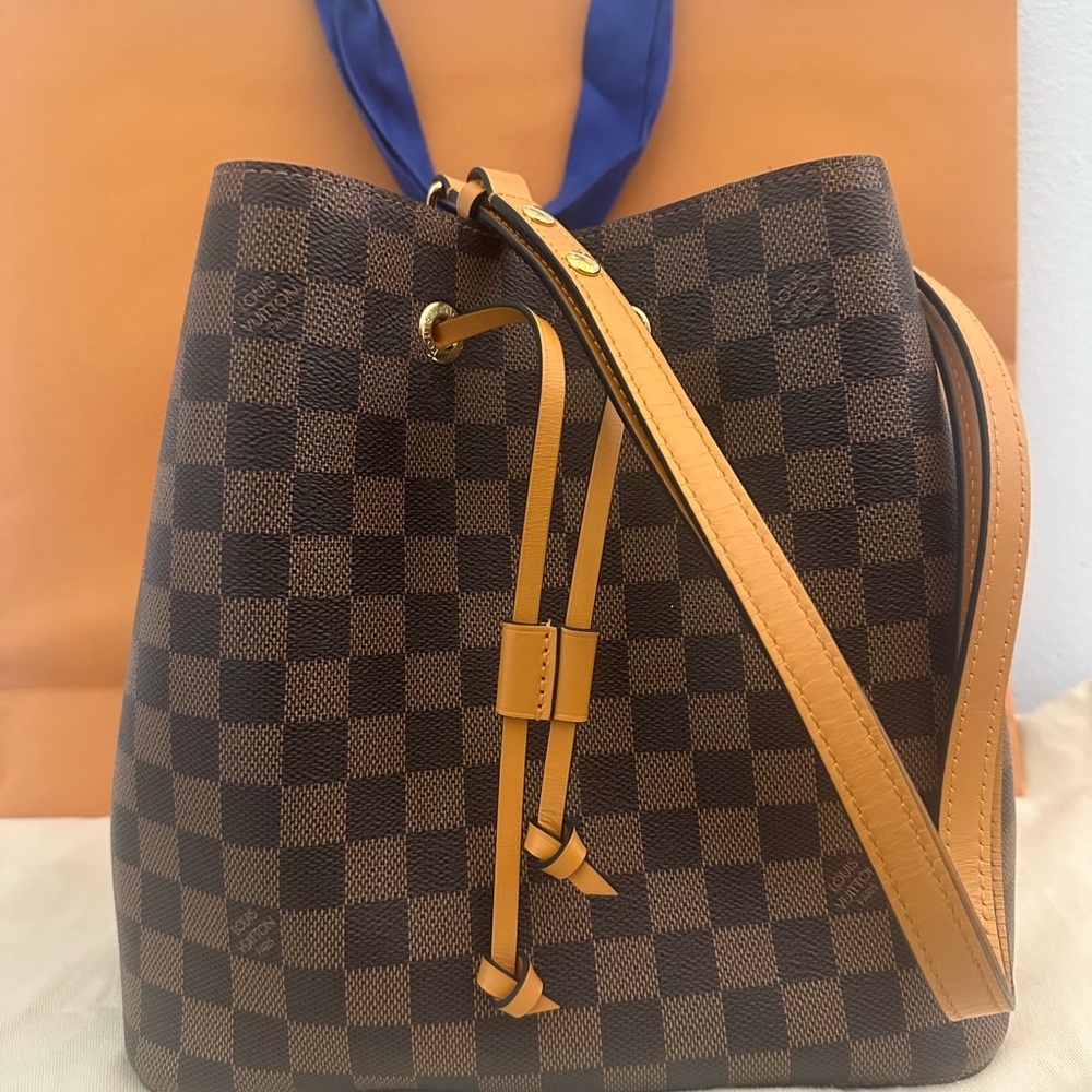 Authentic LV Damier Ebene petite noe, like new!